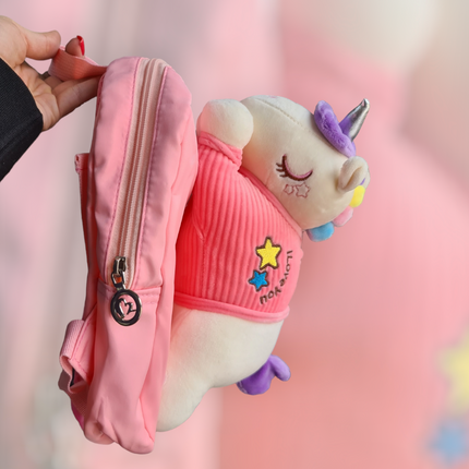 Children's backpacks with stuffed animalsIntroducing these fun children's backpacks with stuffed animals. The ideal gift for any child. The backpack has two compartments on the inside so they can keep their