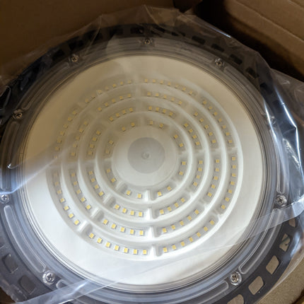 100w 300w UFO LED High Bay Bright Warehouse FloodlightDESCRIPTION100w UFO LED High Bay Bright Warehouse Floodlight
200w300wFeatures:1. High-quality aluminum light , ultra-thin and ultra-light2. Efficient heat dissipatio